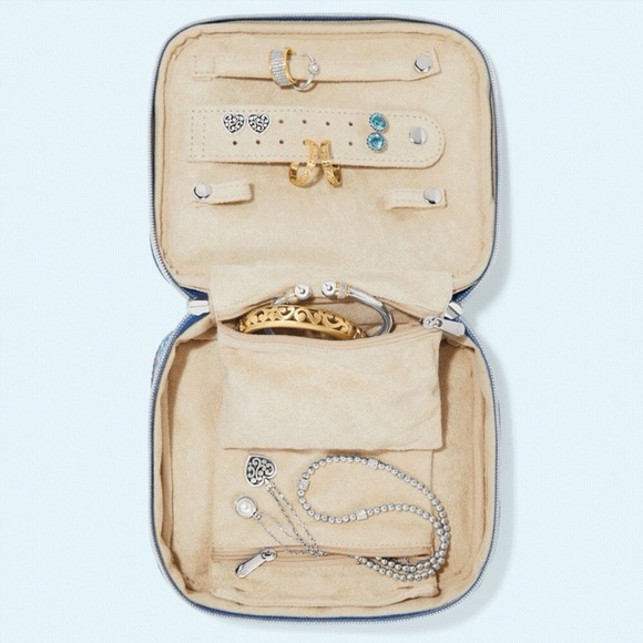 New w Tag: Brighton Butterfly Garden Jewelry or Travel Case. 2024 - Picture 4 of 12